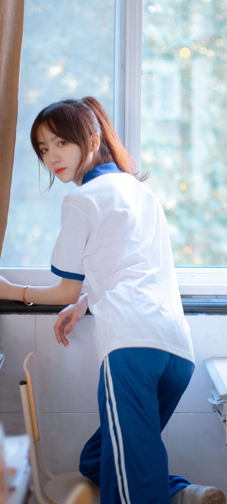 校园女生校服美女手机壁纸图片
