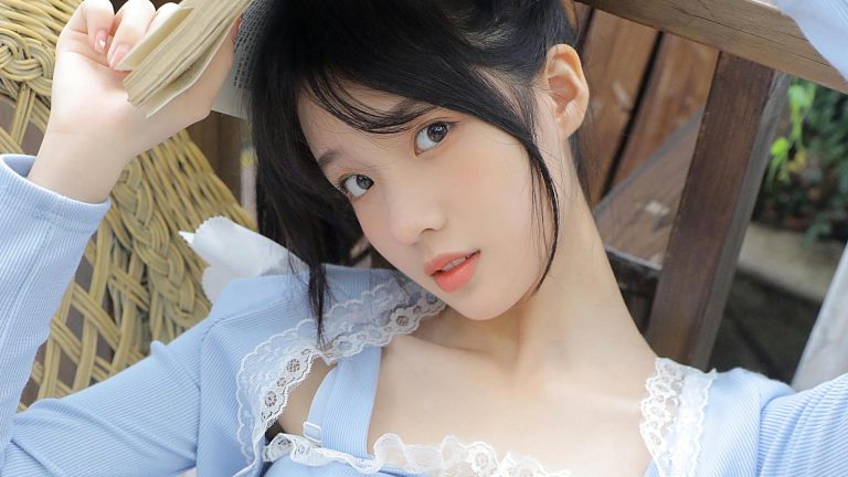 皮肤白析的少女高清美女壁纸